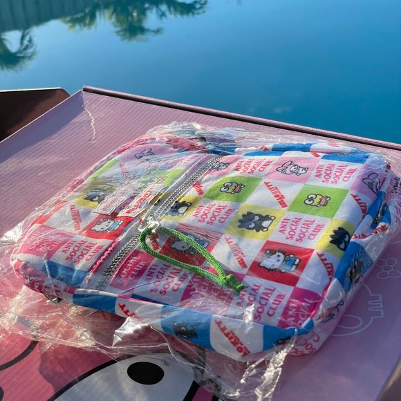 Hello Kitty and Friends x ASSC Sidebag UNISEX - Picture 6 of 7